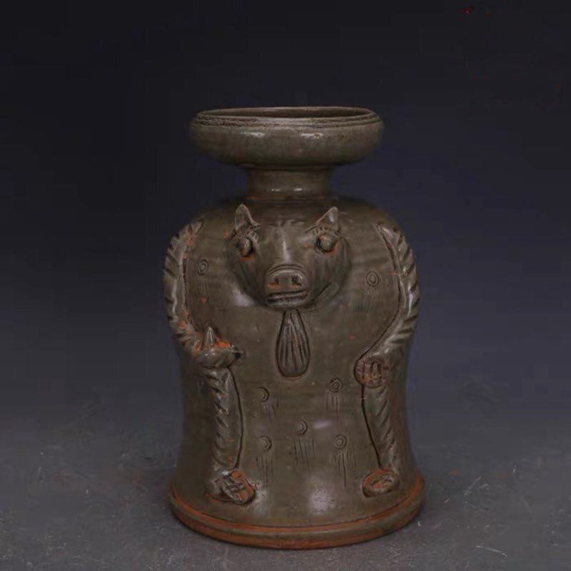 Western Jin Dynasty Yue Kiln Handmade Porcelain Celadon Bear Vessel Oil Lamp Antique Replica Excavated Old Porcelain Collection Home Decor