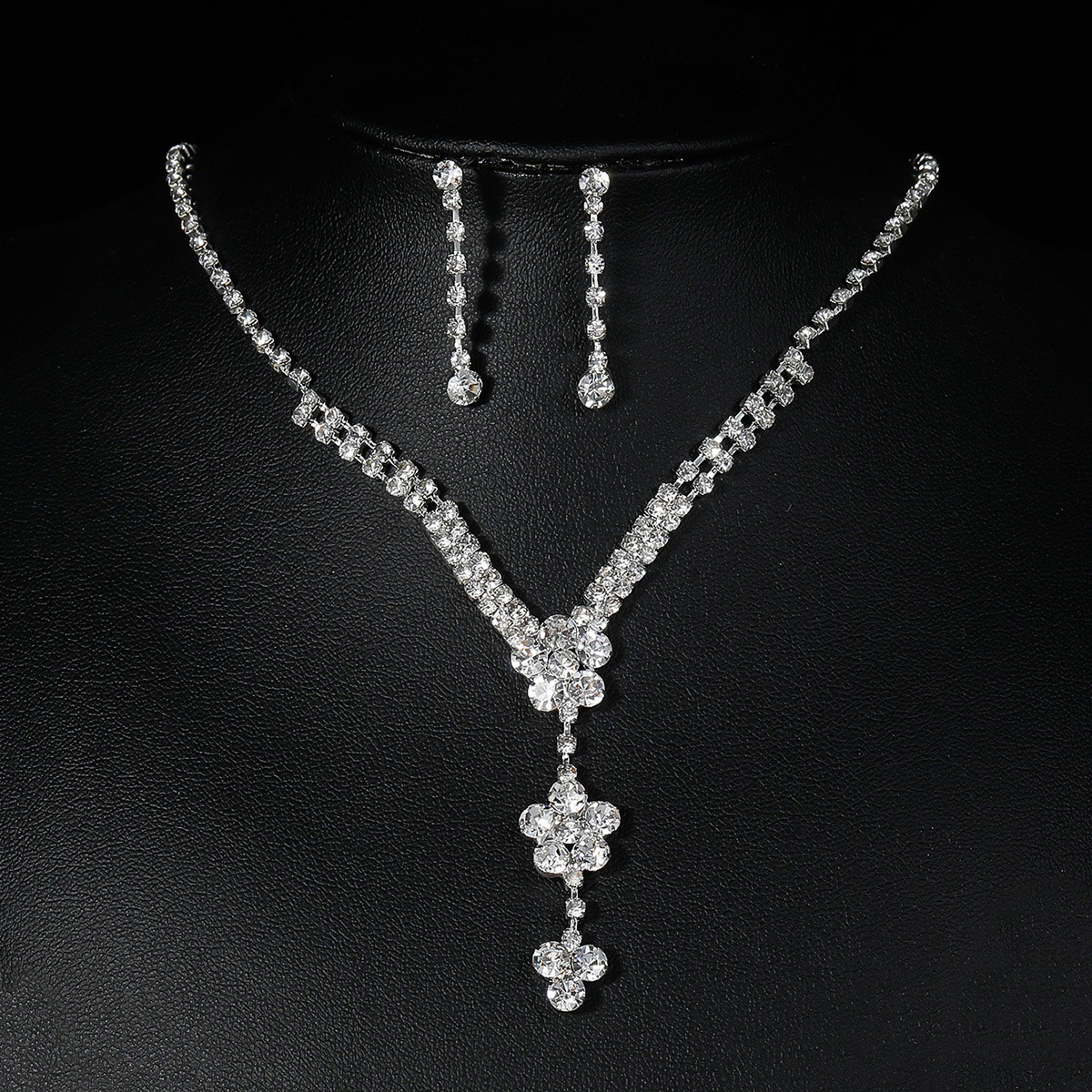 Conjunto de colar e brincos com strass para noiva e eventos_voghion.com