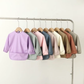 罩衣;围嘴围兜;隔尿用品
