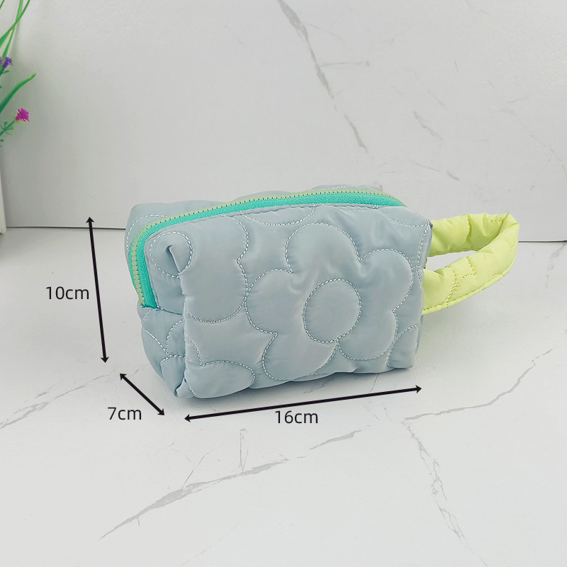 Women's Small All Seasons Nylon Cotton Flower Fashion Pillow Shape Zipper Cosmetic Bag display picture 9