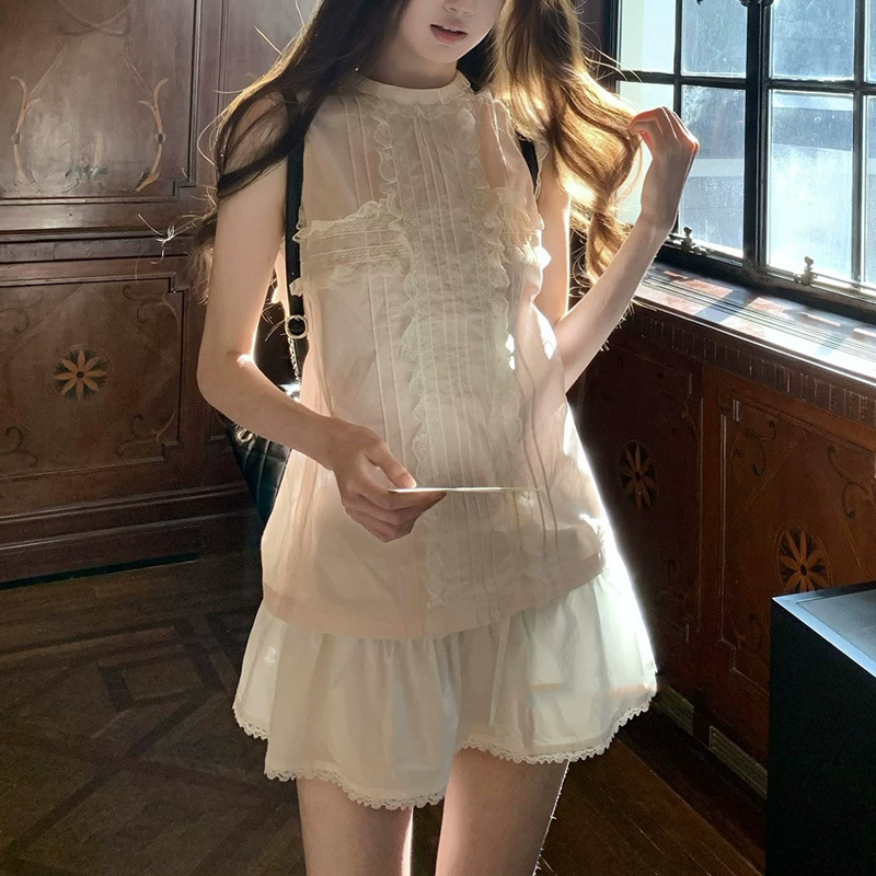 Sweet and Gentle【Private Collection】Light Pink Sleeveless Shirt for Women, Vintage Chanel-Style Lace-Trimmed Tank Top for Summer Sweet and Gentle【Private Collection】Light Pink Sleeveless Shirt for Women, Vintage Chanel-Style Lace-Trimmed Tank Top for Summer