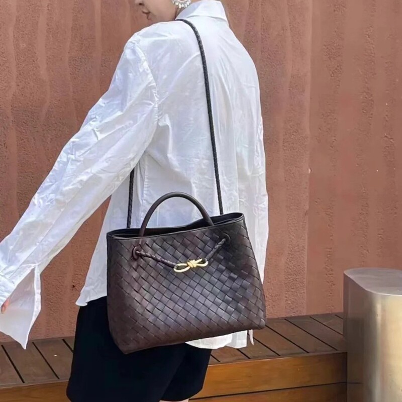 White Baihe same style retro high-end woven handbag metal rope buckle tote bag shoulder portable messenger bag for women White Baihe same style retro high-end woven handbag metal rope buckle tote bag shoulder portable messenger bag for women
