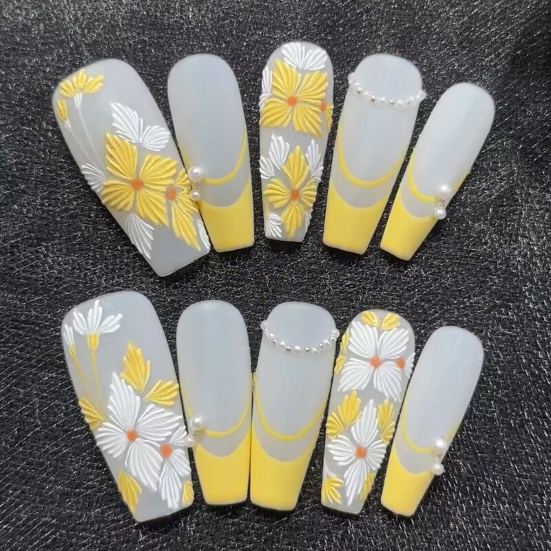 Purely Handmade Daisy Frosted High-End Whitening Light Yellow Press-On Nails