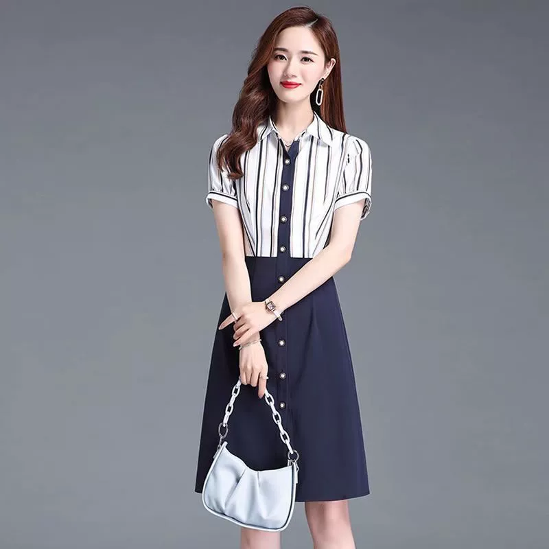 Элегантное полосатое платье для женщин, средней длины, новая мода лета 2025 года, элегантный деловой костюм, стройнящее и омолаживающее платье.