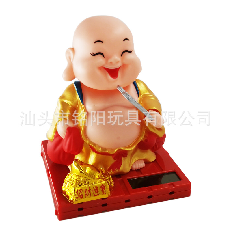 Monje solar coche creativo decoración asintiendo con la cabeza de moda nacional de madera de pescado muñeca accesorios del coche transfronteriza se puede enviar en nombre