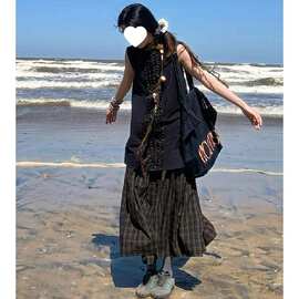 清冷松弛感穿搭套装文艺边棕色无袖背心裙格纹半身裙两件套夏