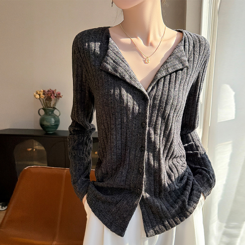 French-style V-neck ribbed knit cardigan for women, slim-fit, long-sleeved, versatile knit top French-style V-neck ribbed knit cardigan for women, slim-fit, long-sleeved, versatile knit top