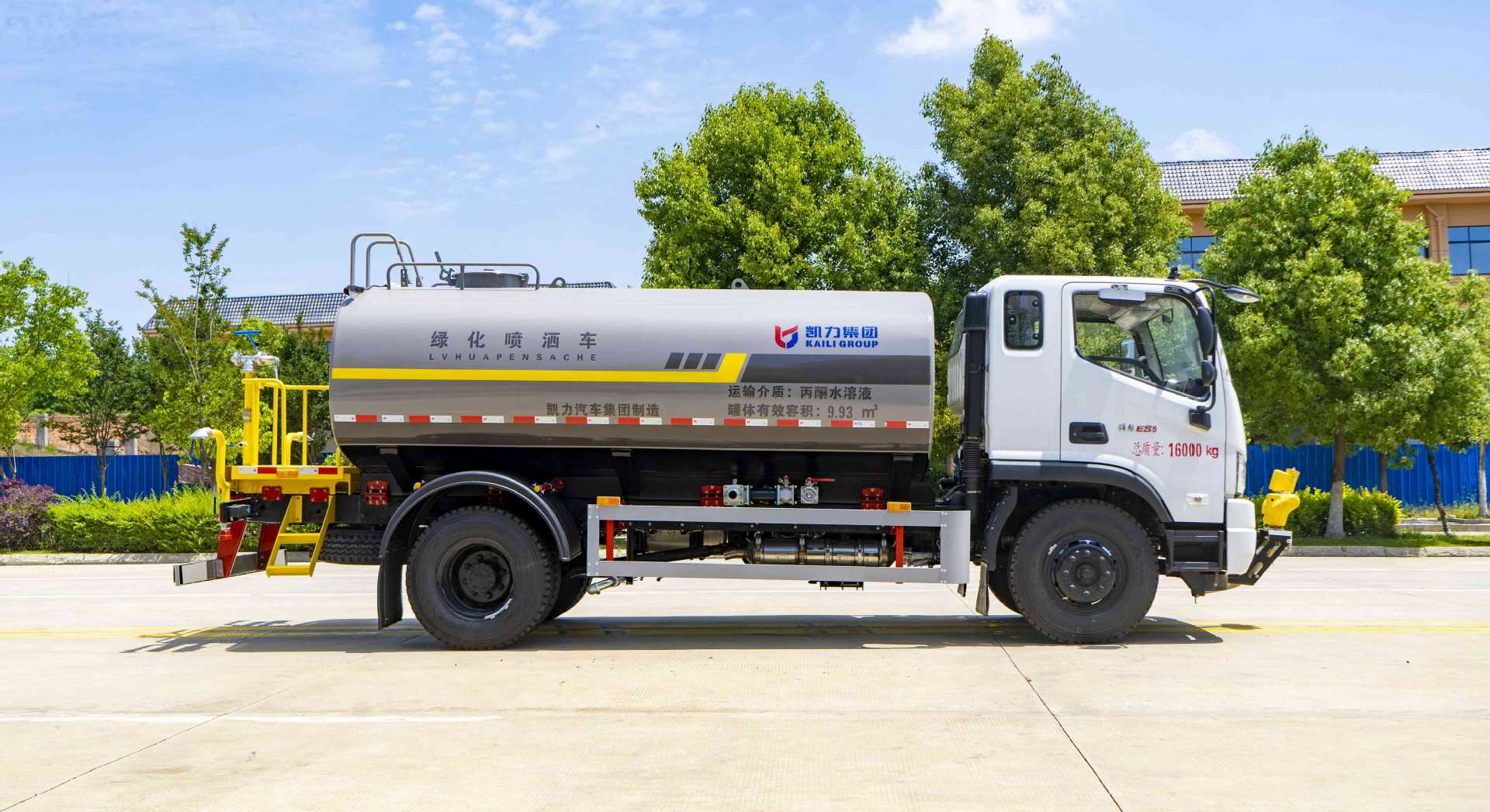 National Vi Foton Small Three-Axis 25-Ton Urban Greening Belt Seedling Watering and Maintenance 20-Square-Meter Greening Spray Truck