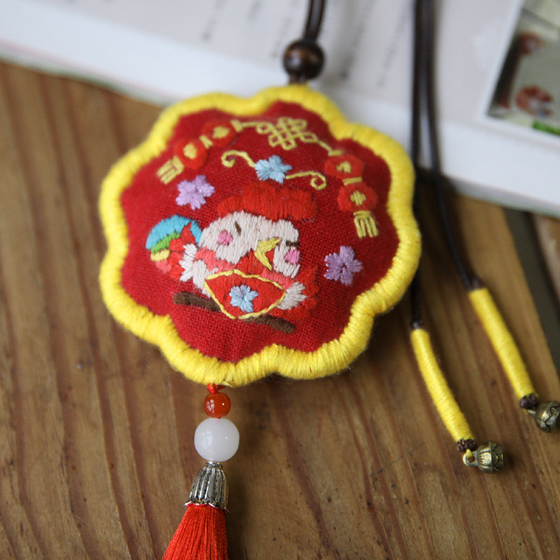 Año Nuevo bordado DIY material hecho a mano paquete xingshi bolsita principiante 12 Zodiaco adornos de coche Lotus bolsa bolsita