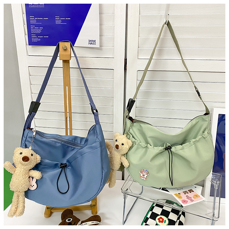 The new 2022 Little Bear canvas small bag for women is simple and versatile. The student dumpling bag is a trendy casual single-shoulder crossbody bag undefined
