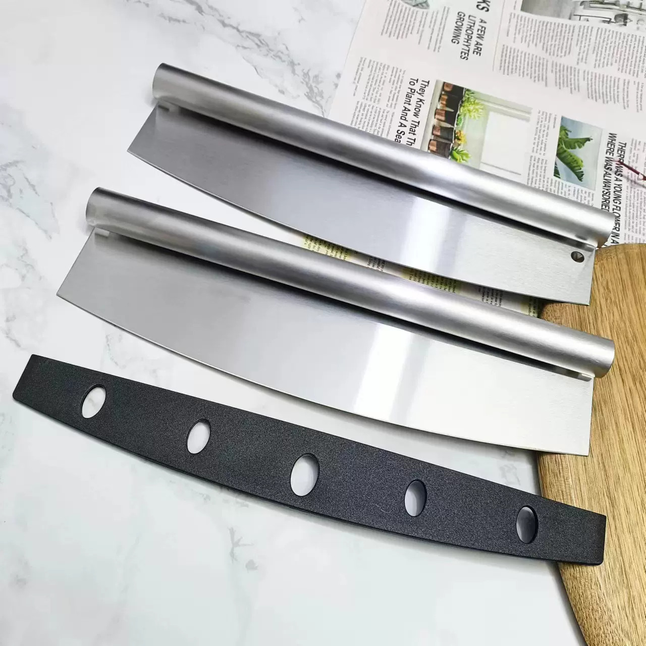 不锈钢把手牛轧糖刀 披萨切刀 pizza切刀 滚轮刀 半圆摇刀