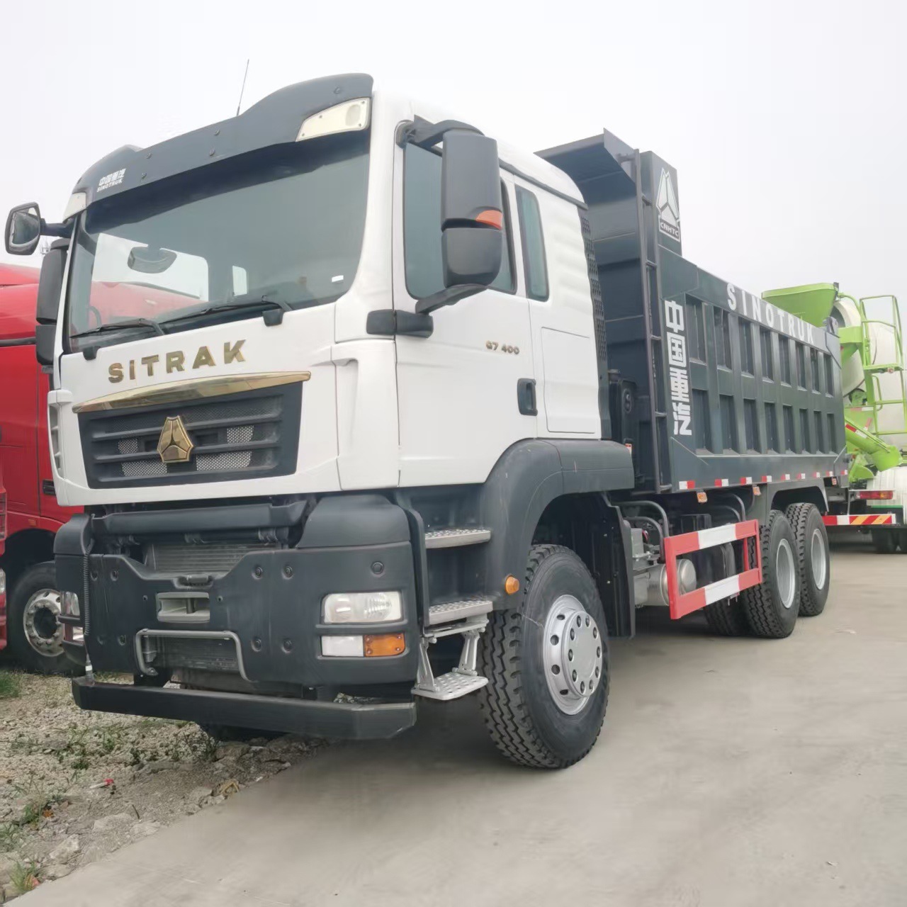 Camión Tractor de Doble Tracción HOWO de Alta Potencia para Muelle
