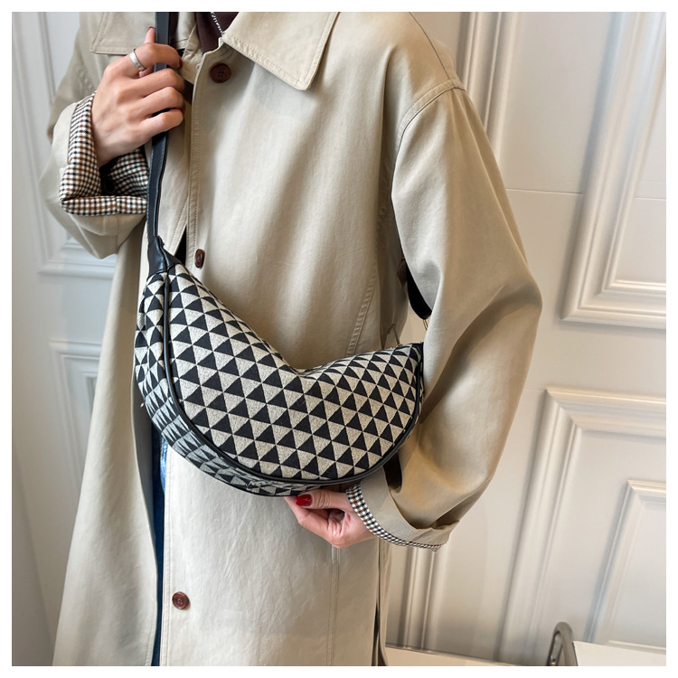 New Casual Shoulder Bag Autumn And Winter Texture Messenger Bag Houndstooth Underarm Bag display picture 3