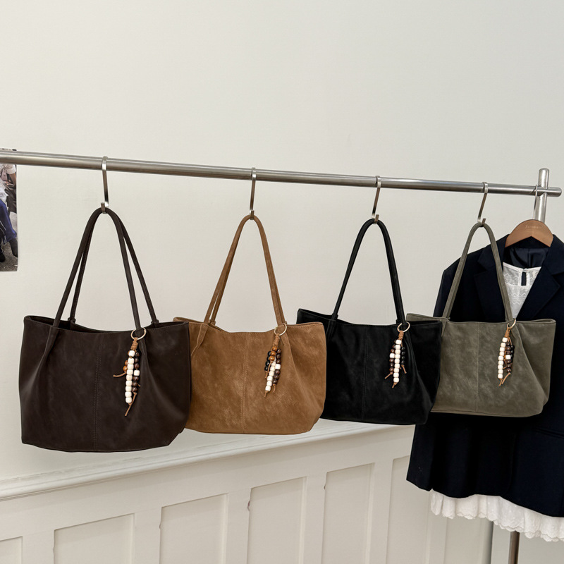2026 Winter Niche Design Women's Shoulder Bag Casual Retro Simple Tote Bag Fashion New Trendy Bag 2026 Winter Niche Design Women's Shoulder Bag Casual Retro Simple Tote Bag Fashion New Trendy Bag