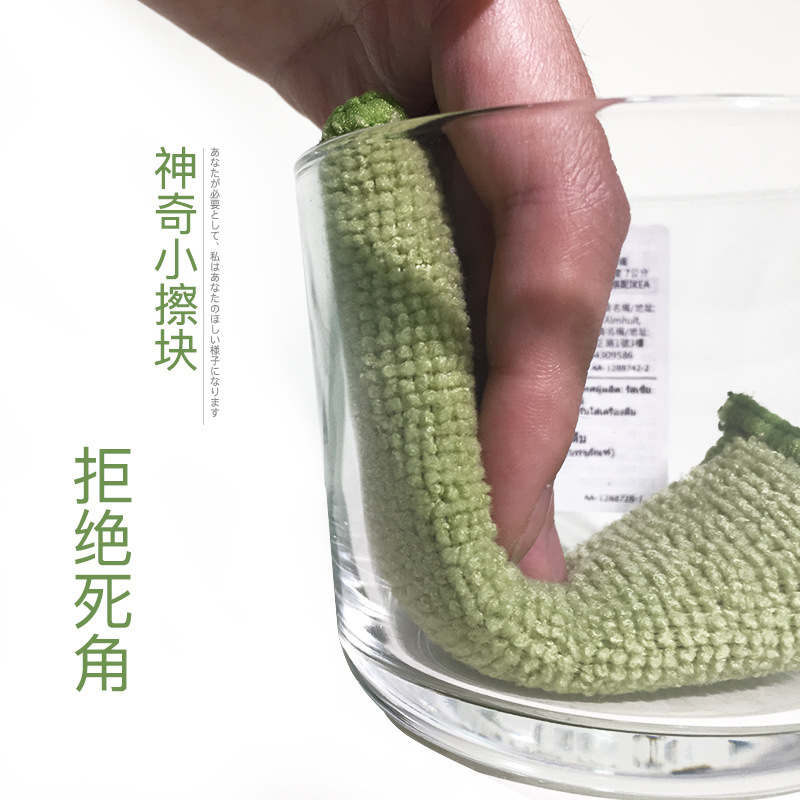 工場直売の家庭は清潔で吸水性のあるスポンジを拭いて、卸売りの皿洗いをします。|undefined