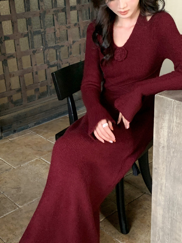 秋冬爆款针织连衣裙女装V领修身收腰包臀打底裙过膝毛衣紧身长裙|undefined