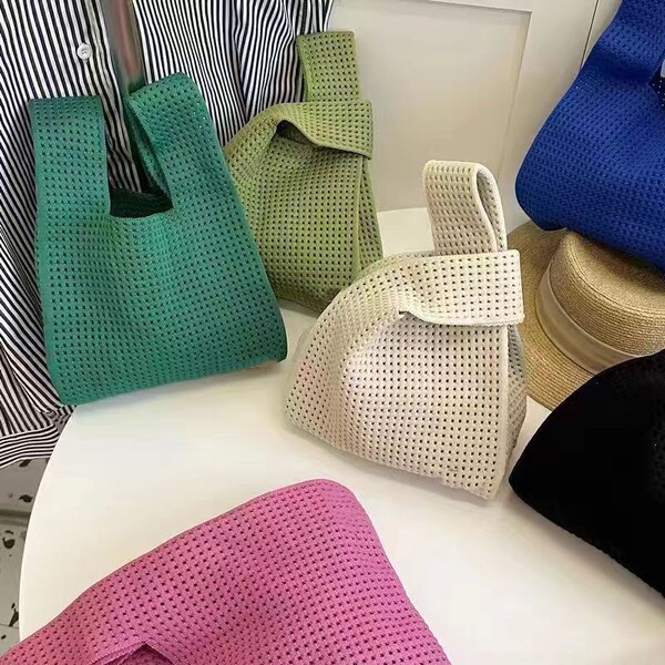 Retro knitted one-shoulder bag