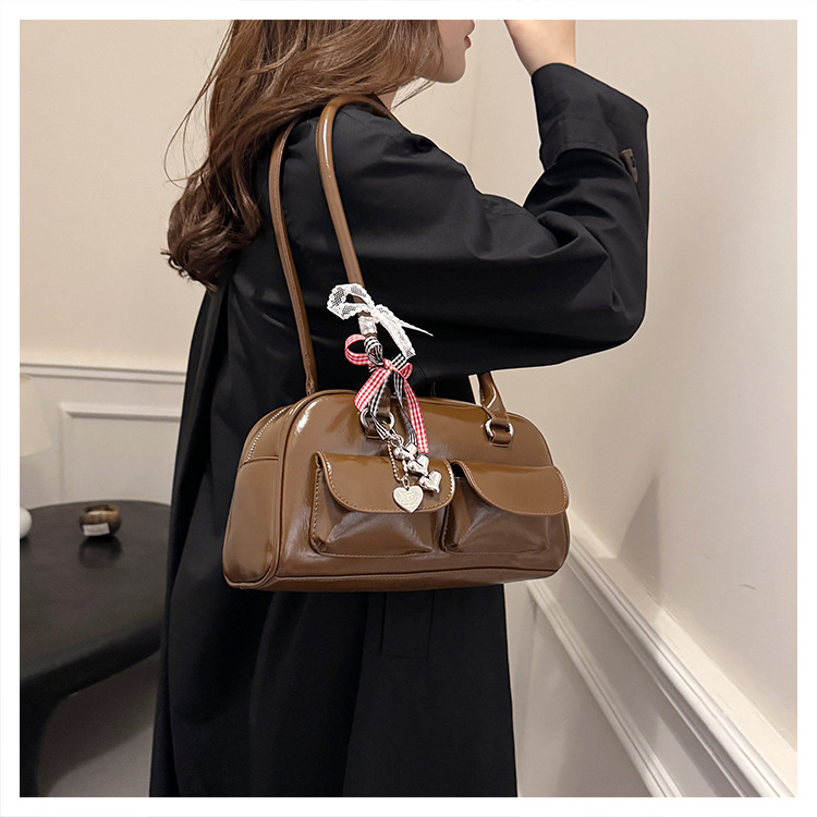 Yunzhen's same style Maillard commuter bag for women, Spring/Summer 2025, retro and versatile single-shoulder bag with large capacity undefined