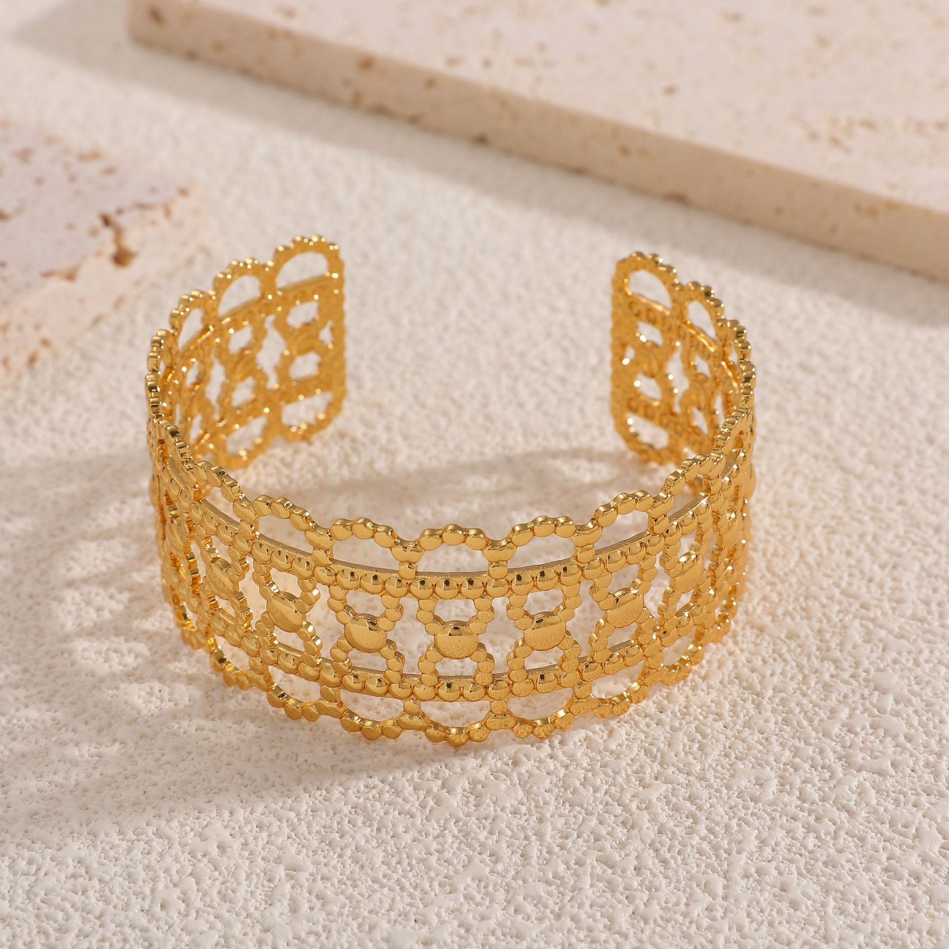 Europa y los Estados Unidos oro galvanizado imitación de frita abertura pulsera temperamento pulsera de moda transfronteriza lujo ligero alta sensación de joyas al por mayor