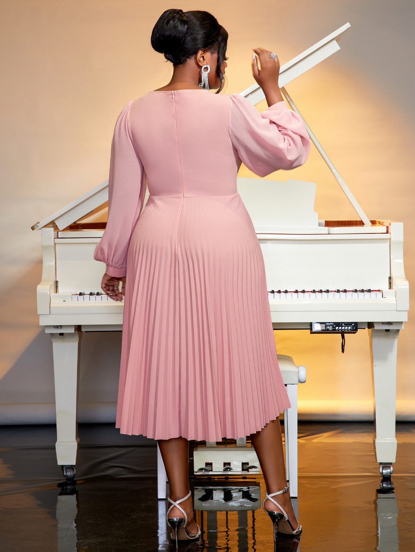 Damkläder Elegant V-ringad plisserad kjol med lanternärm Personlig tredimensionell blommig bankettklänning_voghion.com