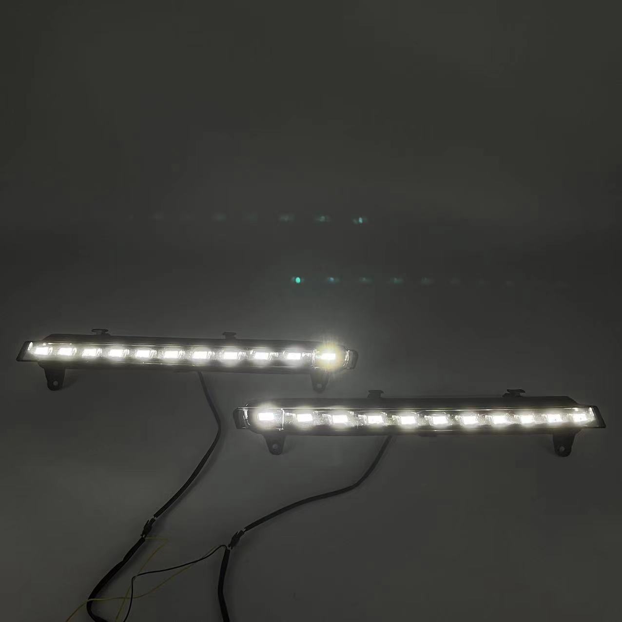 Suitable for Audi Q7 05-09 daytime running light modified front LED daytime running light yellow light turn light