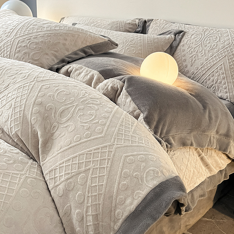 Leche de lujo ligero nuevo traje de cama de cuatro piezas engrosado más terciopelo coral sábana funda de edredón ropa de cama