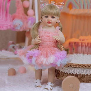 Реалистичная силиконовая кукла BZDOLL 55 см водонепроницаемая стоит с одеждой