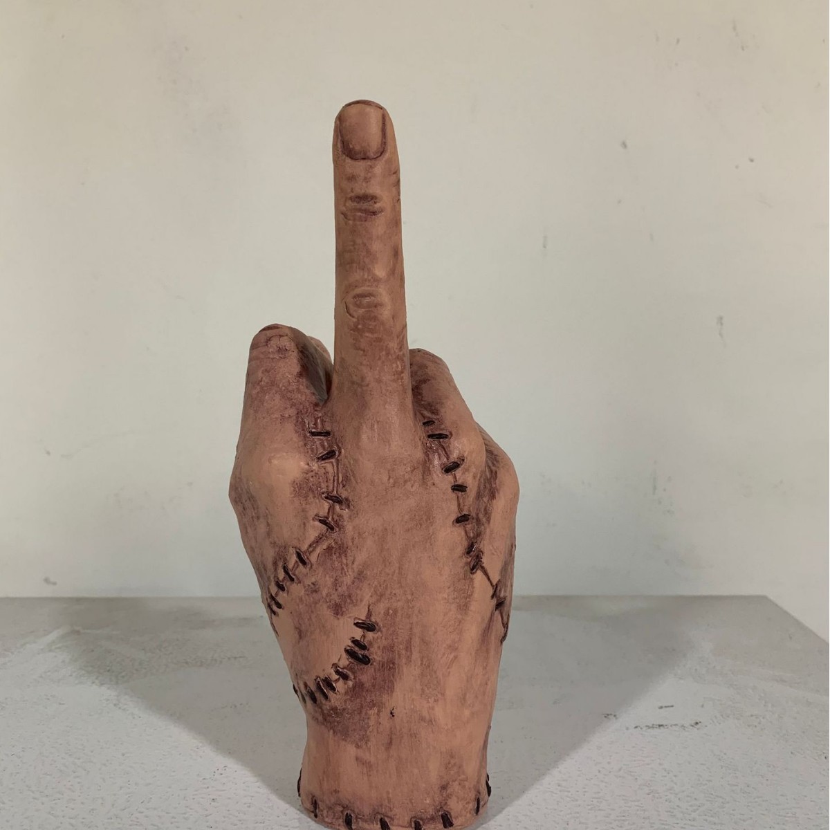 라텍스 C 가운데 손가락