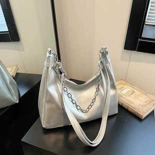 Capacious trend shoulder bag, high-quality style
