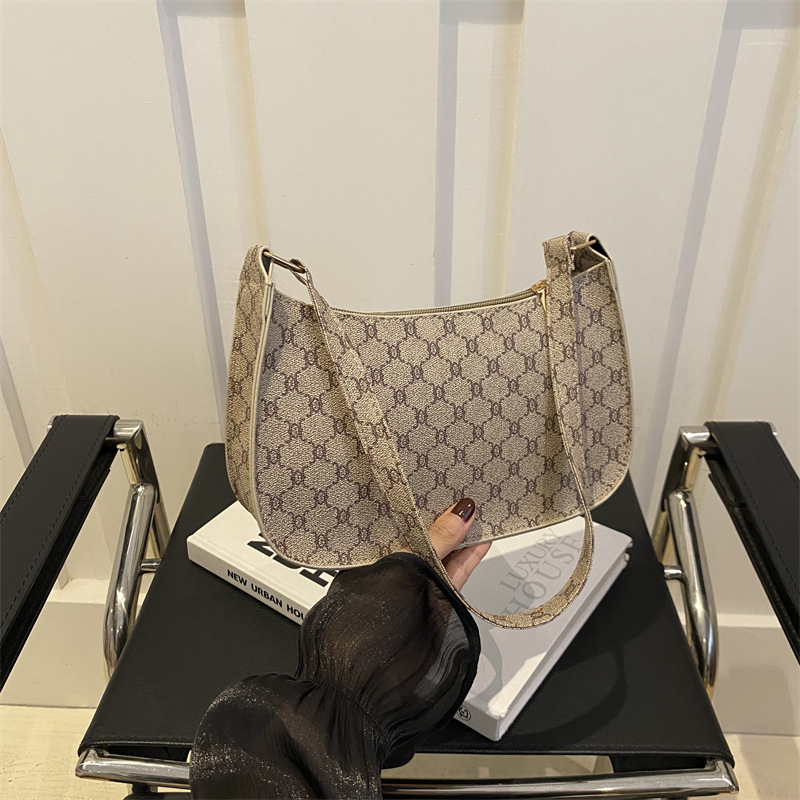 Bolsa de hombro coreana de estilo extranjero con textura de 2024, nueva bolsa de moda de mujer, bolsa de luna media luna, impresión retro, bolsa de tramo pequeño.