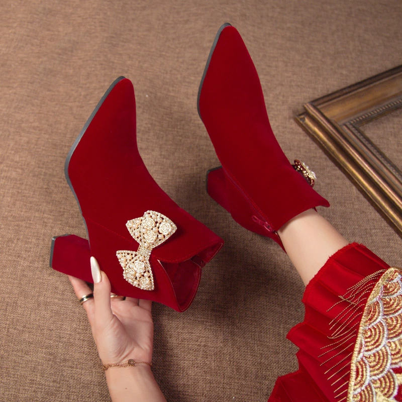 Женские сапоги Martin носят осенью и зимой 2024 года