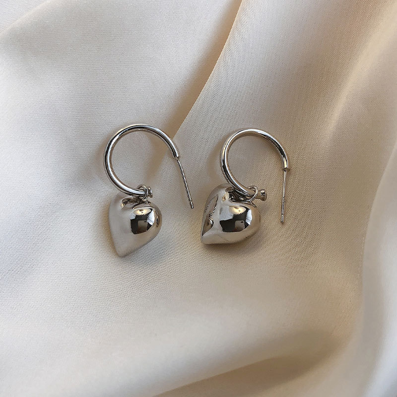 Love Heart Earrings Womens New Fashion Online Red Fashion Personality Circle Korean Temperament Entry Lux Cold Style Ear Hookpicture11