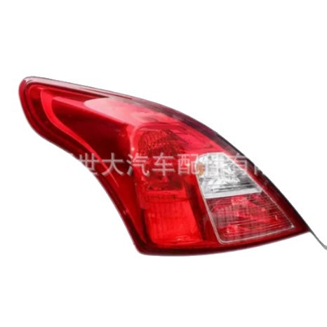 Aplicable al conjunto de luces traseras Nissan Sunshine 2011