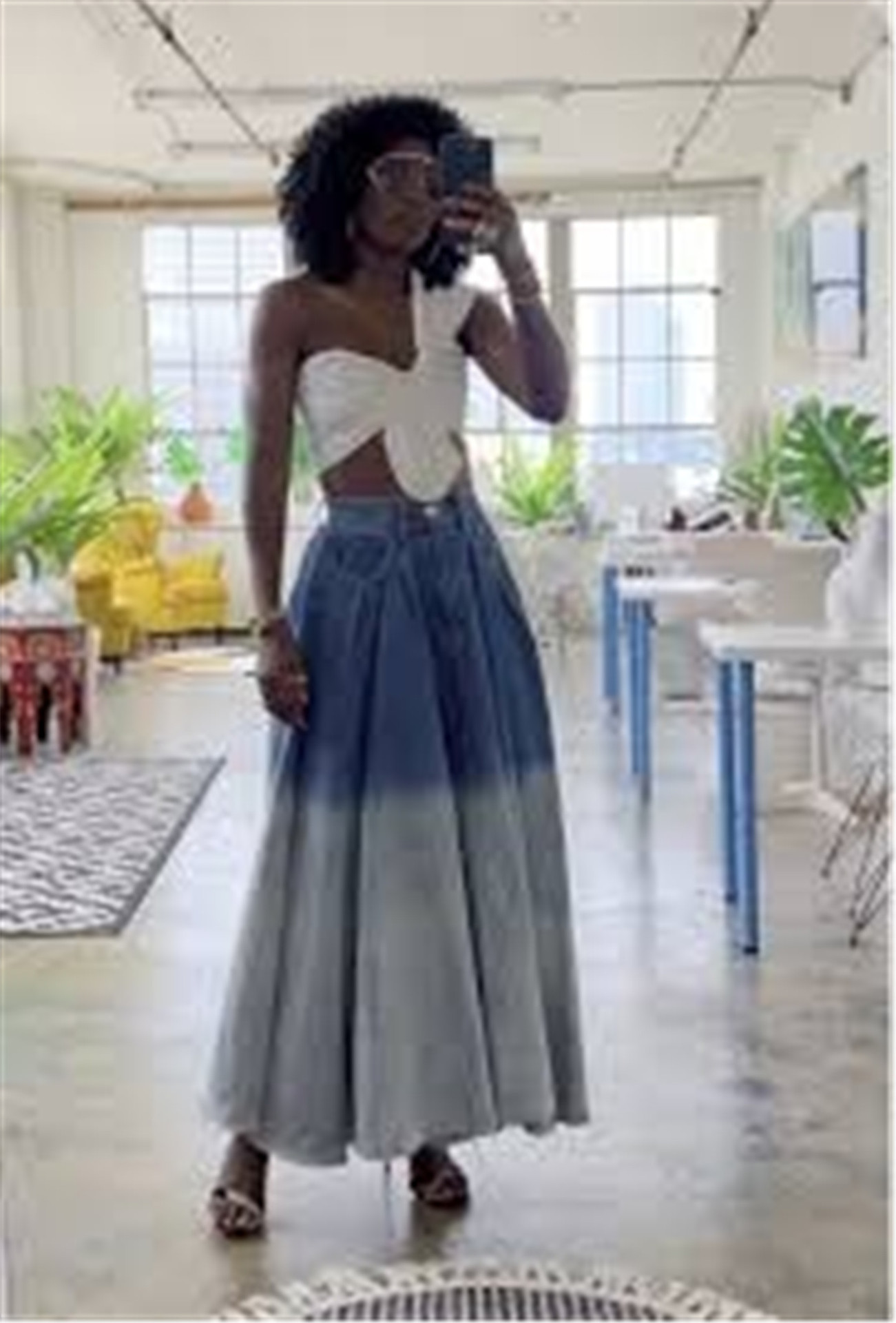 Dame high waist denim midi nederdel med bindebånd og gradient_voghion.com