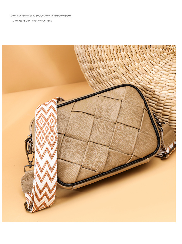 Women's Leather Crossbody Bag With Wide Strap And Diamond Pattern_voghion.com