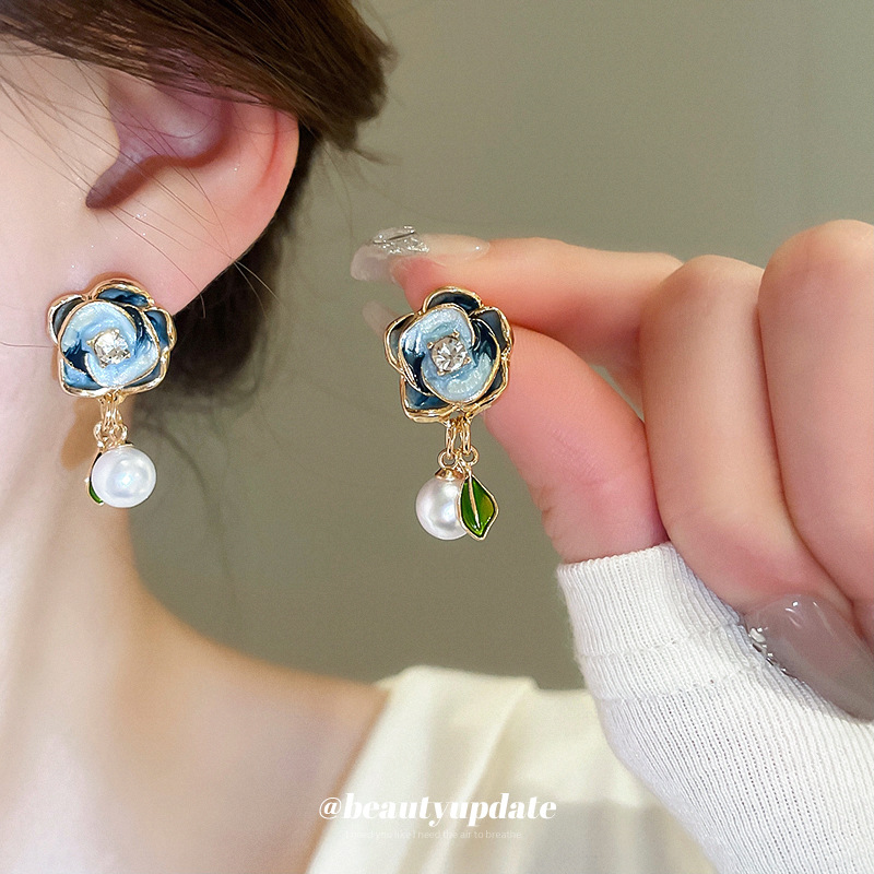 Aguja de plata, aceite, diamantes, flores manchadas, pendientes de perlas, pendientes de nicho francés femenino, pendientes de todo fósforo, lujo ligero, sensación de alto nivel