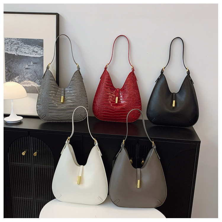 Saddle Bag With Alligator Embossed Texture – Unisex Shoulder Bag With Buckle Strap In Deep Red/Black/White (Structured PU, Minimalist Lock Closure)_voghion.com