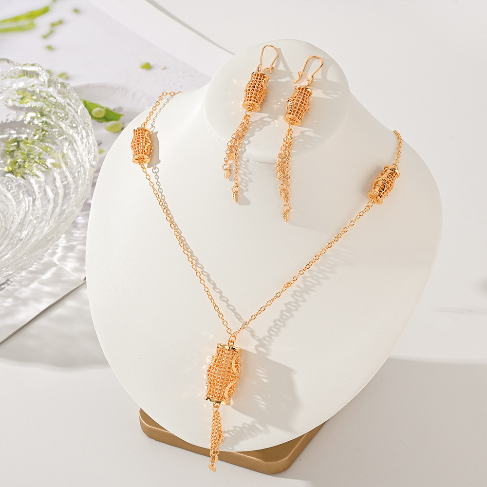 Europa y América de moda oreja colgante conjunto de joyería bronce dorado retro pendientes collar joyería transfronteriza de Oriente Medio