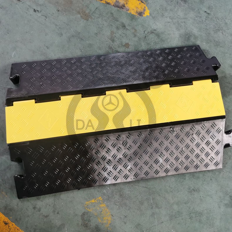 ���߲۸ǰ���ٴ� PVC���µ��߱����۷���ѹ���߰�������ѹ�߰�