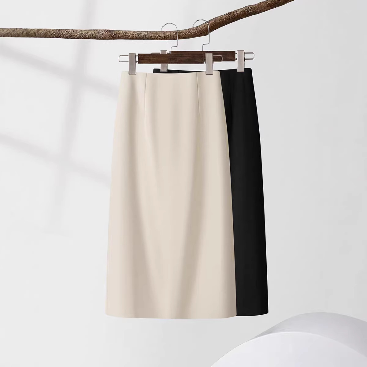 In-Stock Spring and Autumn Elegant High-Waisted Slimming A-Line Midi Skirt with Back Slit, High-End Drapey Suit Skirt