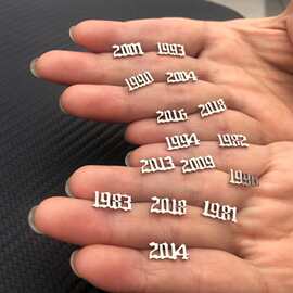 欧美不锈钢新款数字年份耳钉不锈钢数字耳钉跨境生日礼物跨境批发