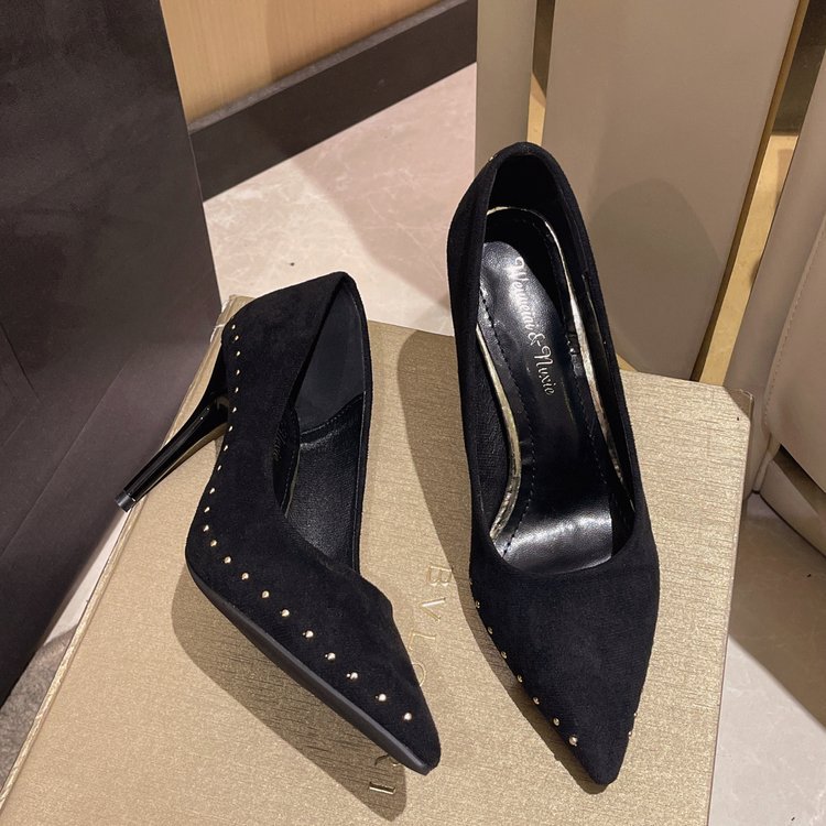 Scarpe nere col tacco alto da donna 2024 primavera ed estate nuovi rivetti sexy punta a punta bocca bassa tacco sottile comode scarpe da lavoro professionali_voghion.com