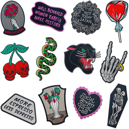 Adorn the black leopard fabric patch on clothes with cherries, and iron the skull head patch on the ghost hand collar label for the bag.