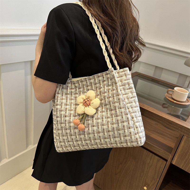 High-end Fashion Casual Korean Style Bag Women's 2024 New Large Capacity Trendy All-match Flower Shoulder Tote Bag