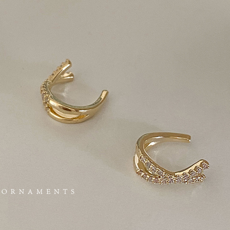 Minimalist personalized cross zircon with no holes, high-end feeling, niche and cool style, fashionable ear bone clip_voghion.com