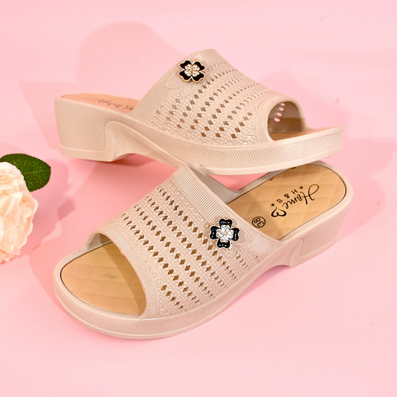 2023 Новые тапочки Женские летние туфли на толстой подошве на высоком каблуке, модные повседневные домашние сандалии и тапочки, Нескользящие туфли на танкетке