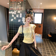���ļ��¿��SɫС���L�黨ƴ��һ�ּ�¶�����T���Ī���Ư������