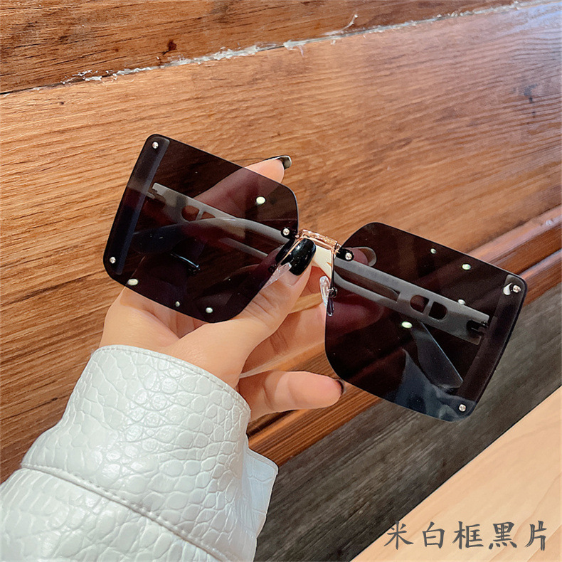 D family New Square big frame sunglasses shaking sound Net red cut edge street photography personalized trend ladies sunglasses