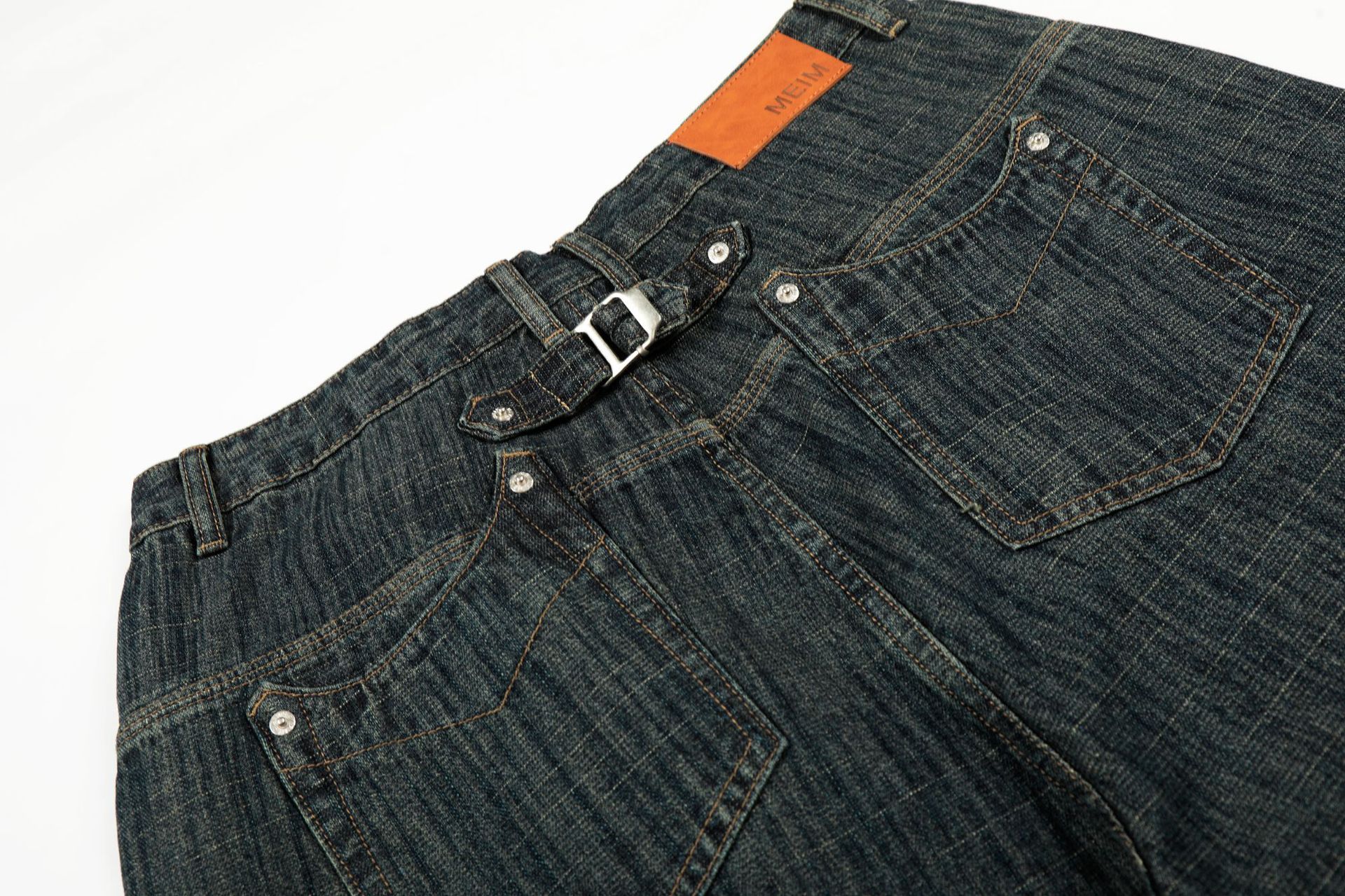 Jean homme vintage rayé délavé, coupe ample, fermeture boutonnée, style streetwear décontracté_voghion.com