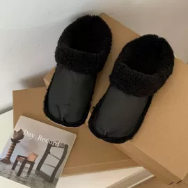 女士洞洞鞋;平底拖鞋;塑料拖鞋